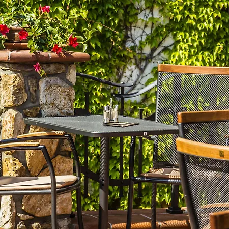 Katerain Hotel, Restaurace, Wellness فندق أوبافا