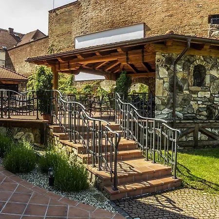 Katerain Hotel, Restaurace, Wellness فندق أوبافا