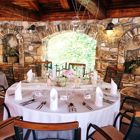 Katerain Hotel, Restaurace, Wellness أوبافا