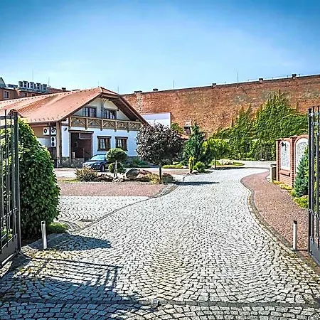 호텔 Katerain Hotel, Restaurace, Wellness 오파바