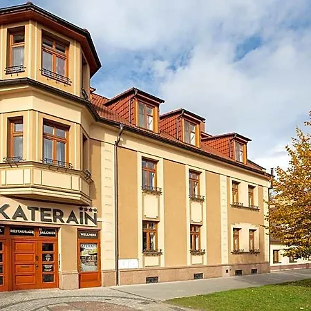 Katerain Hotel, Restaurace, Wellness 호텔 3*